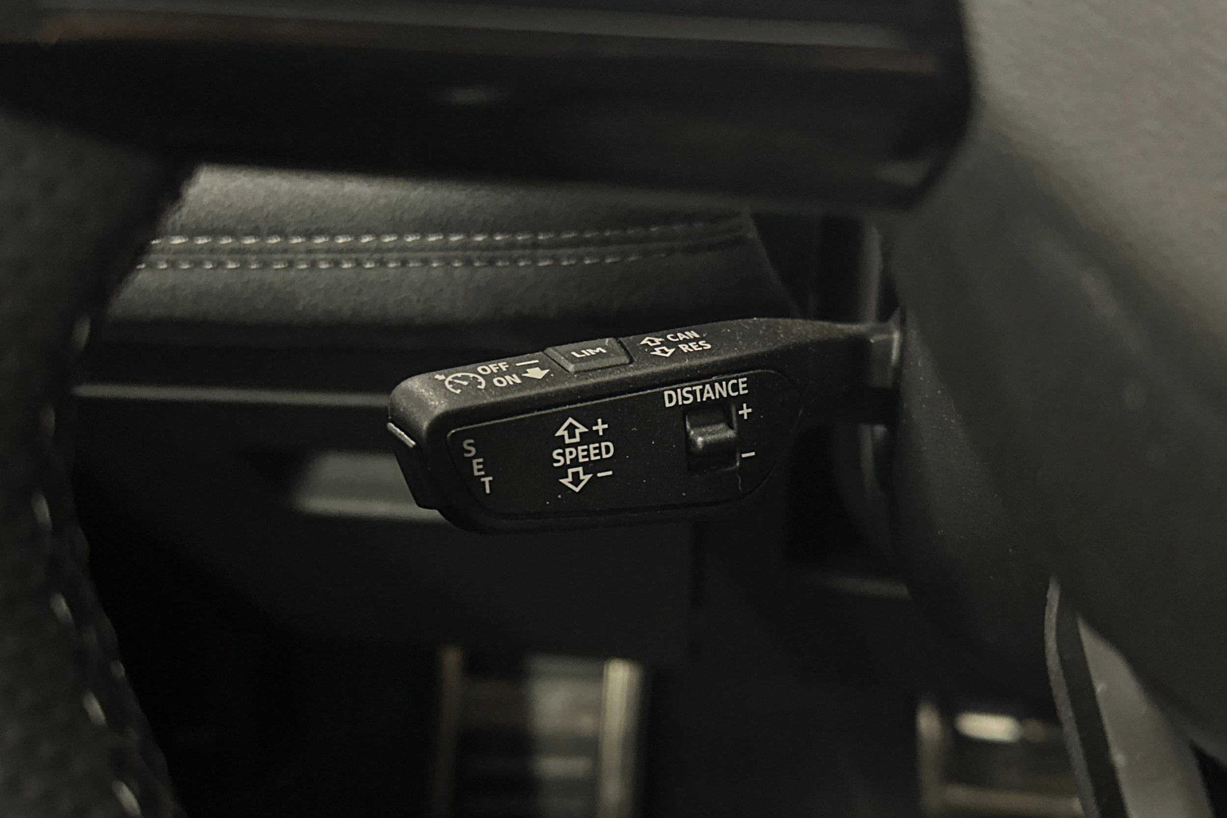 sininen Audi Q6 e-tron 2024 kuva 21.