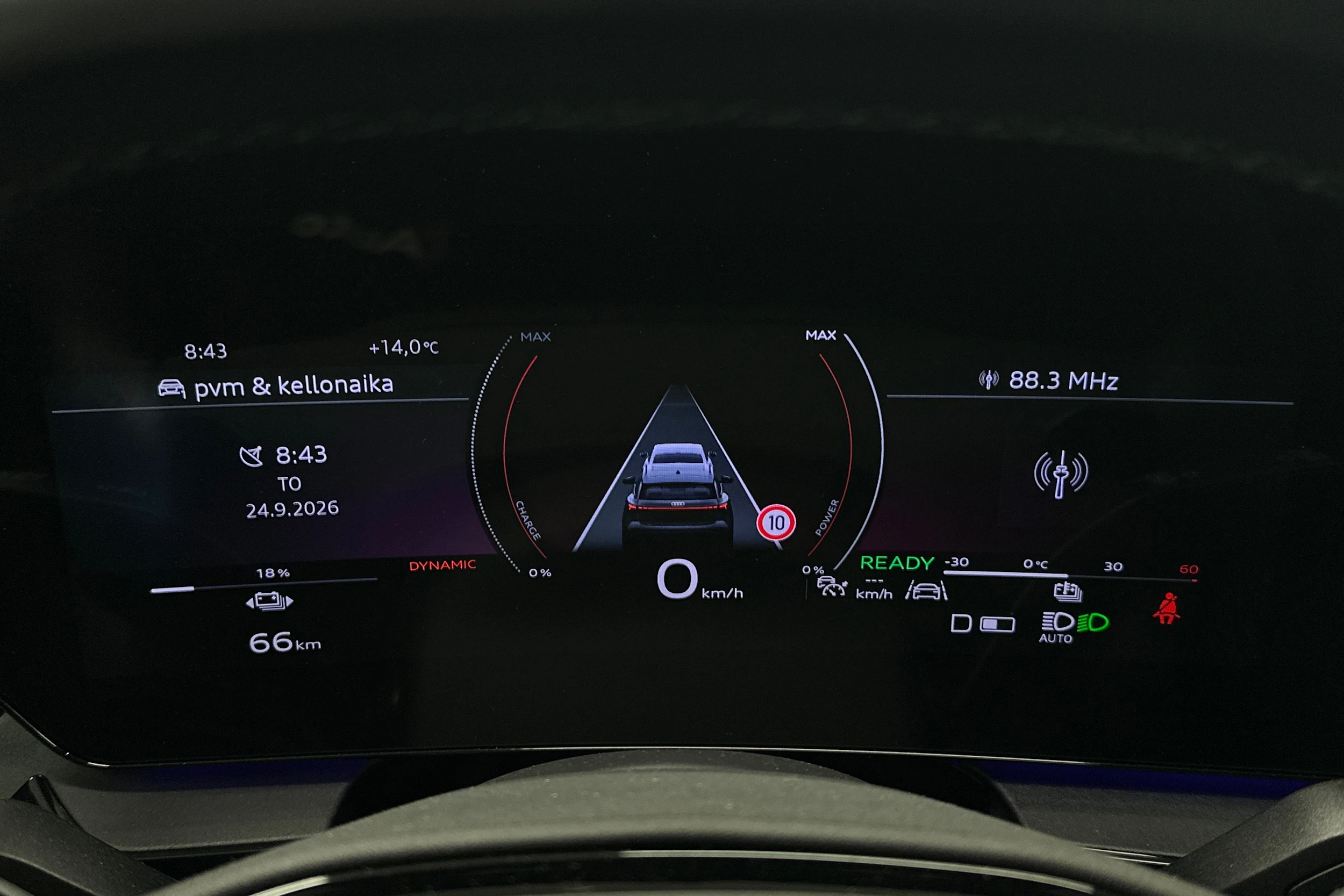 sininen Audi Q6 e-tron 2024 kuva 22.