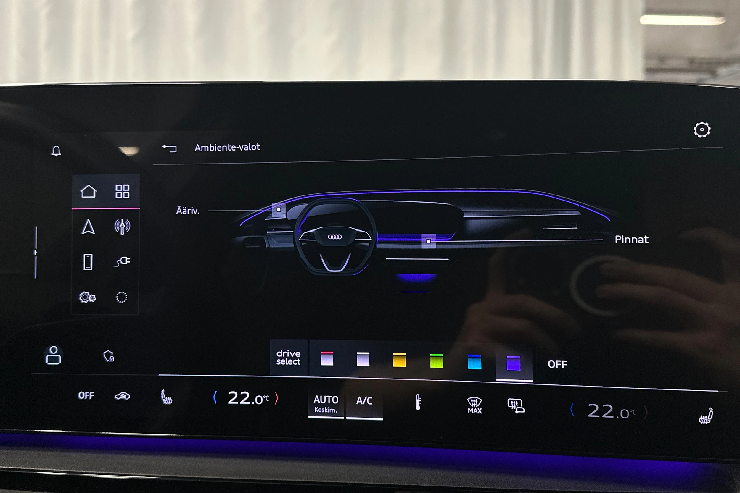 sininen Audi Q6 e-tron 2024 kuva 26.
