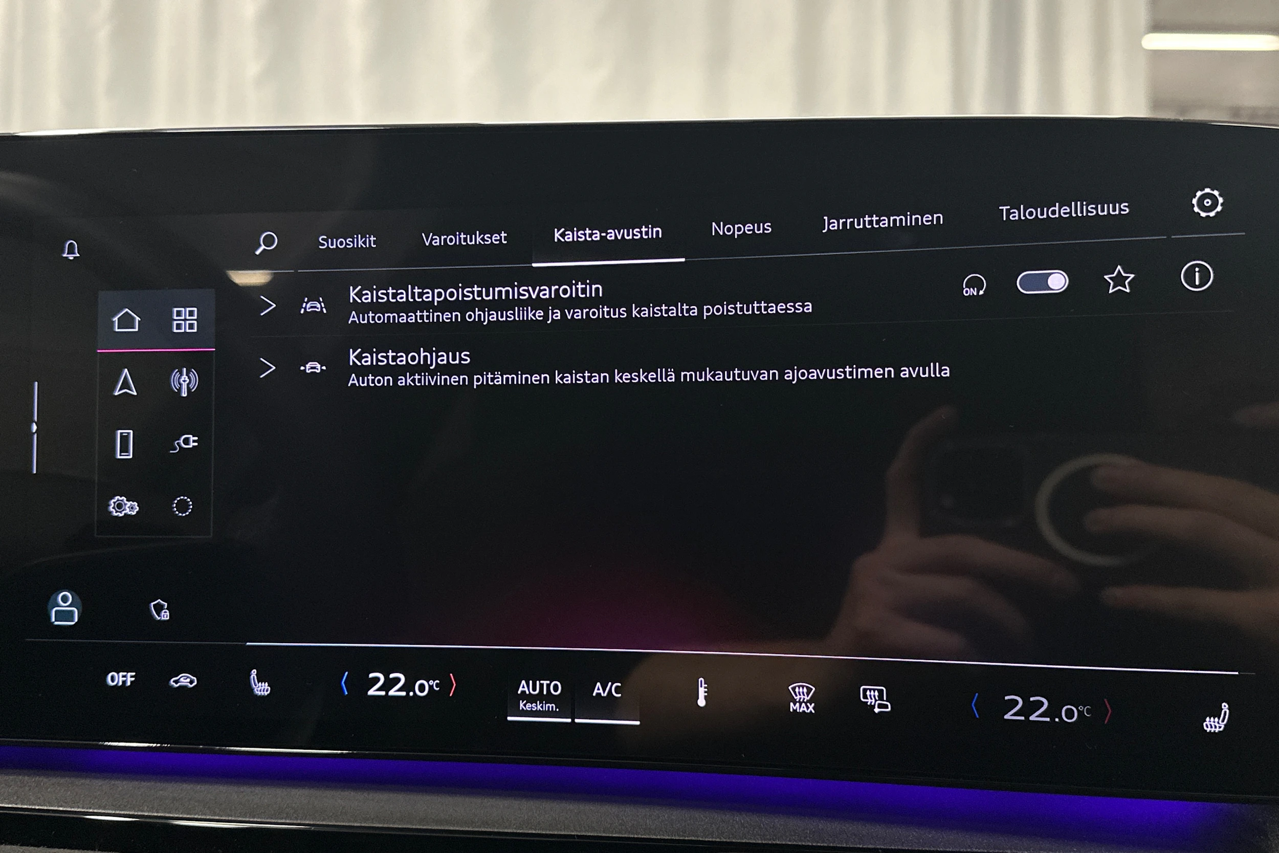 sininen Audi Q6 e-tron 2024 kuva 31.