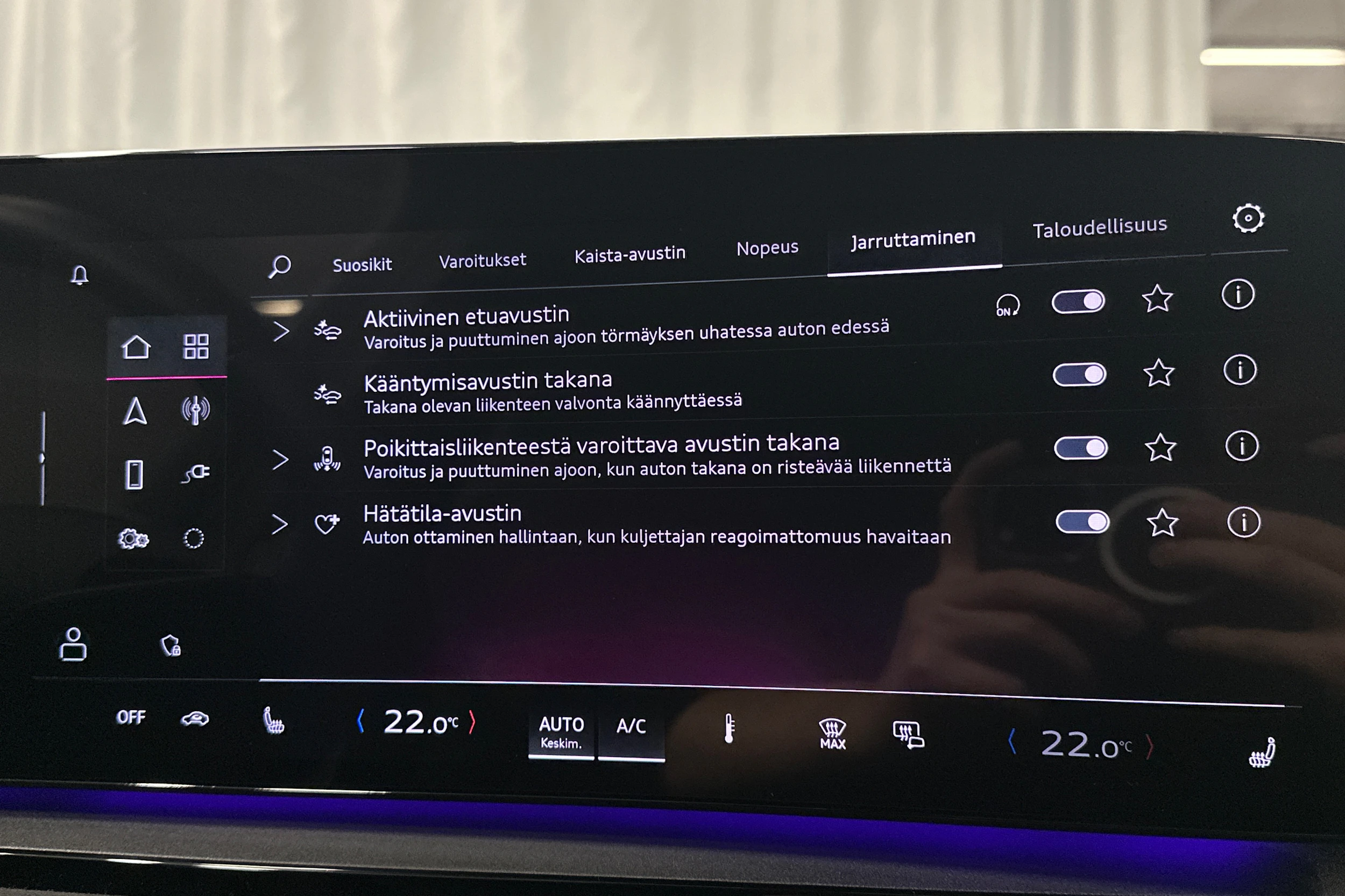 sininen Audi Q6 e-tron 2024 kuva 33.