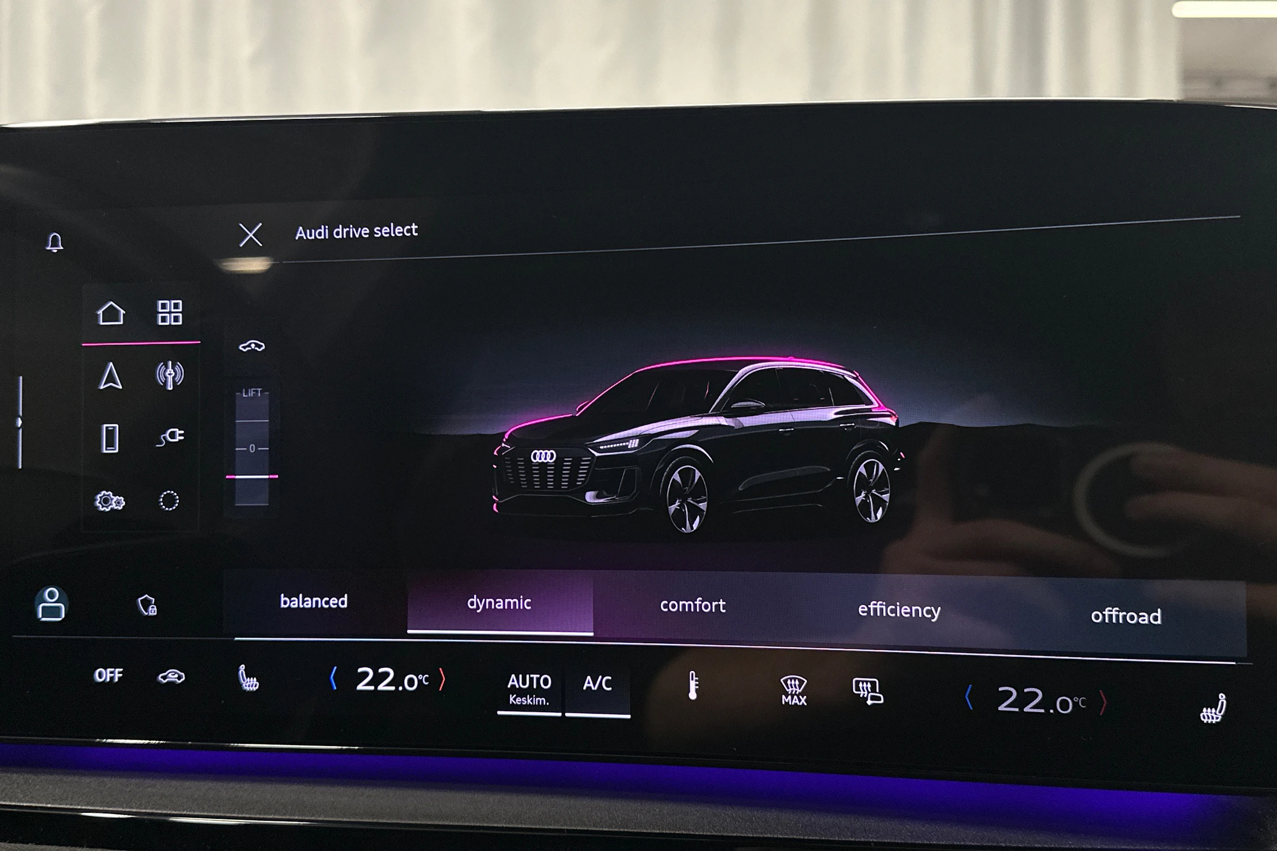 sininen Audi Q6 e-tron 2024 kuva 35.