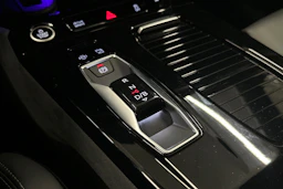 sininen Audi Q6 e-tron 2024 kuva 38.
