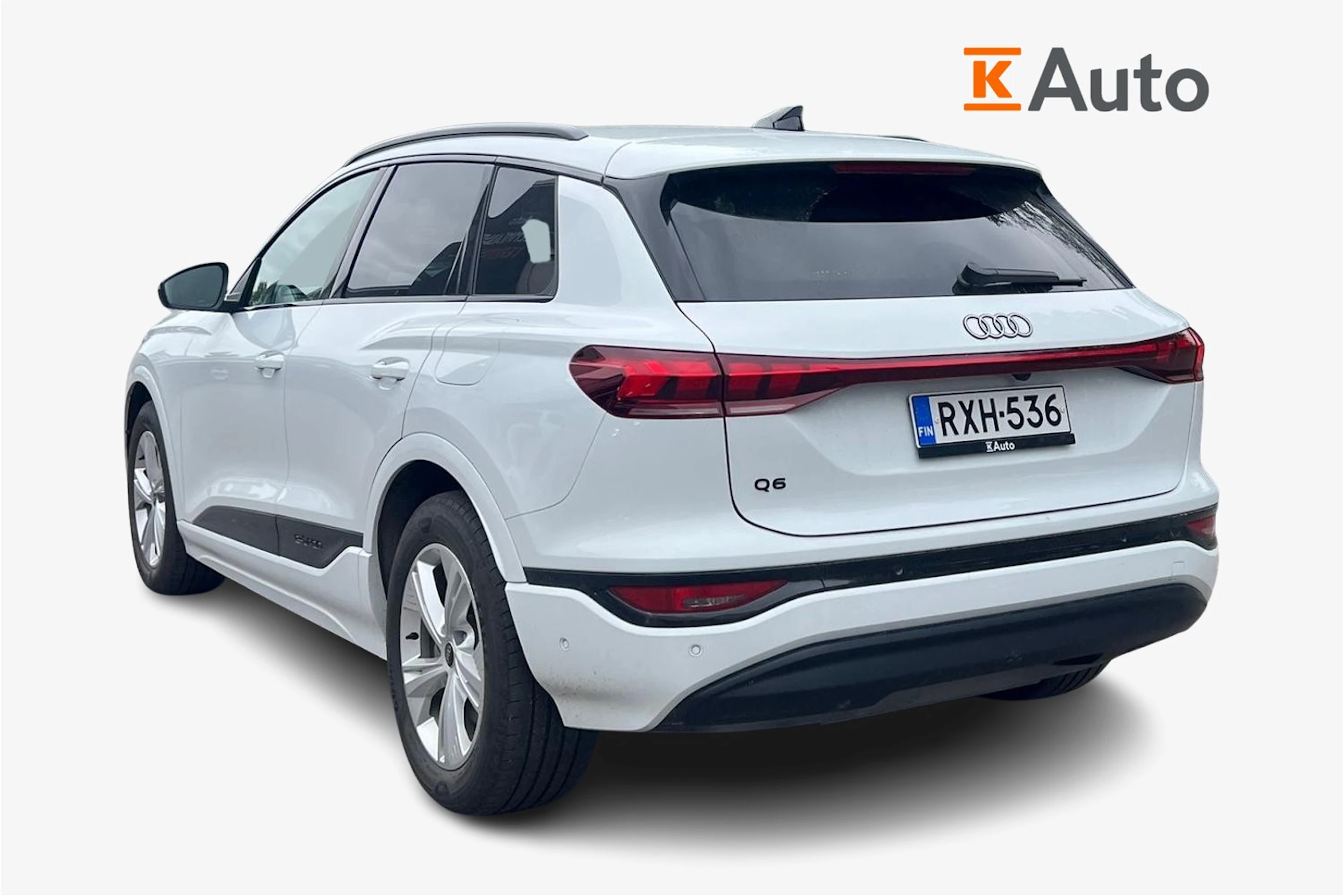 Valkoinen Audi Q6 e-tron 2024 kuva 2.
