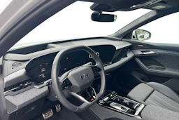 Valkoinen Audi Q6 e-tron 2024 kuva 3.