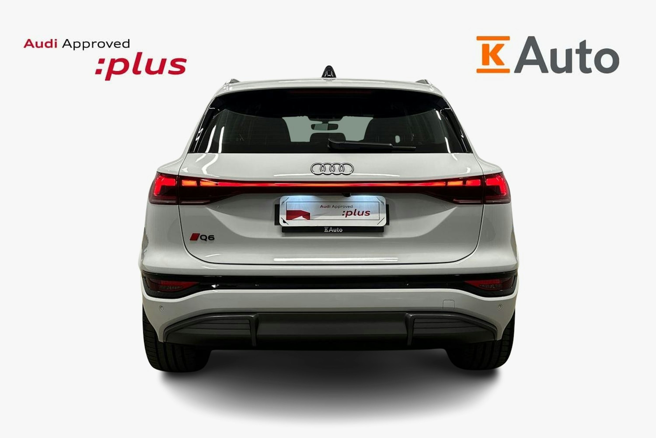valkoinen Audi Q6 e-tron 2024 kuva 3.