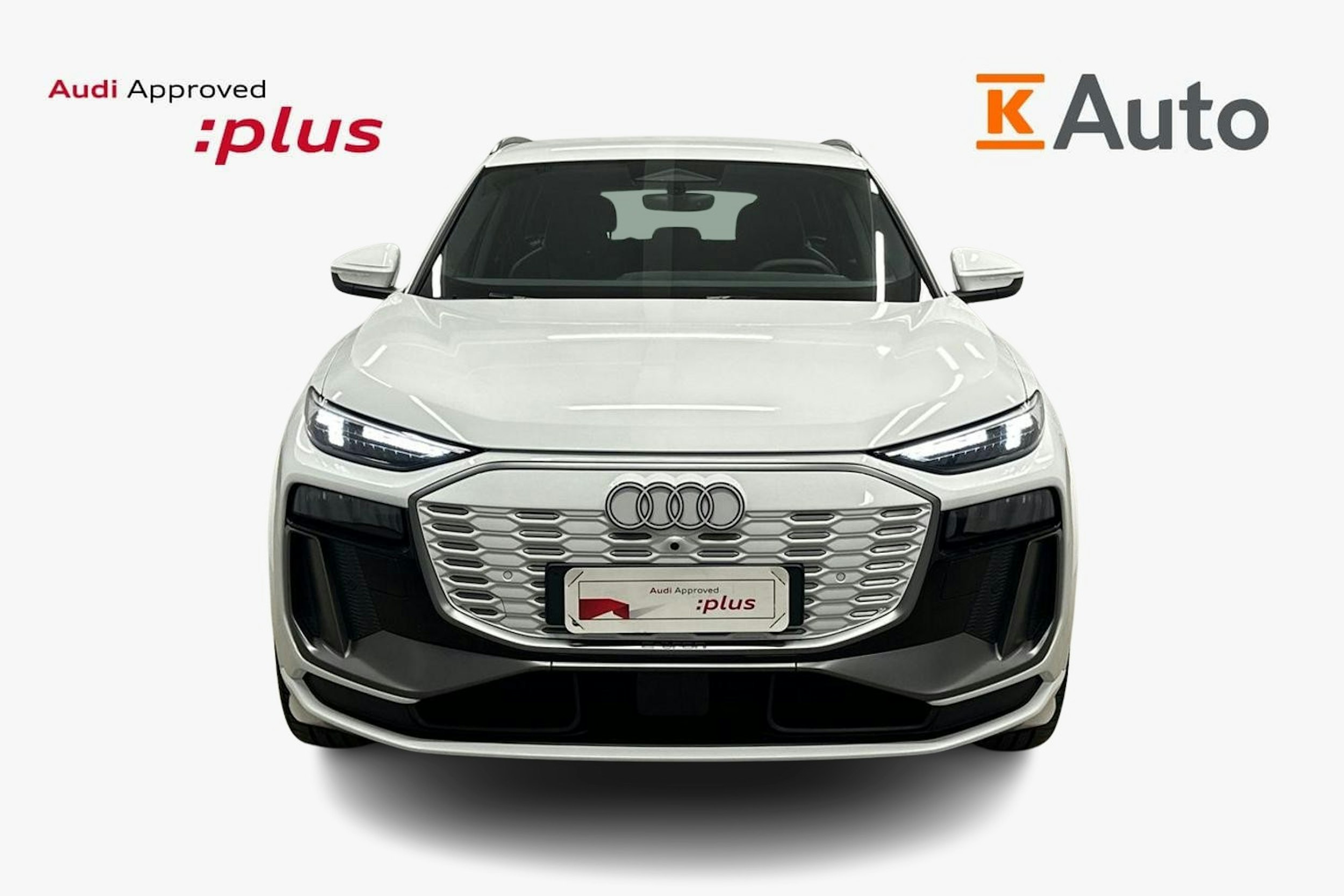 valkoinen Audi Q6 e-tron 2024 kuva 5.
