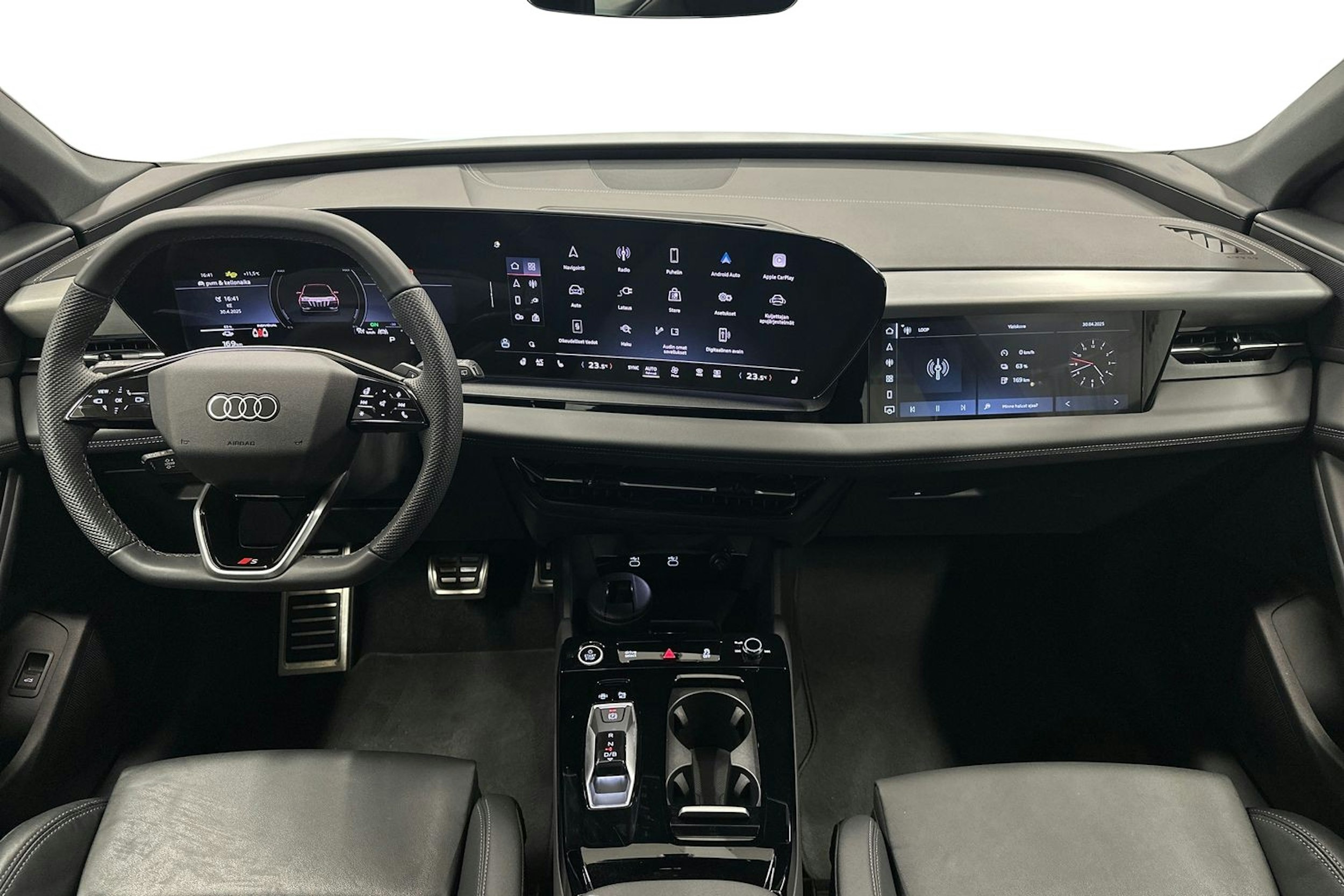 valkoinen Audi Q6 e-tron 2024 kuva 9.