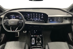 valkoinen Audi Q6 e-tron 2024 kuva 9.