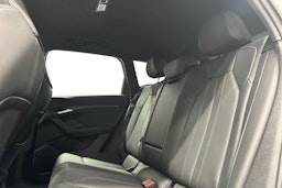 valkoinen Audi Q6 e-tron 2024 kuva 10.