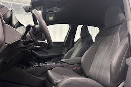 valkoinen Audi Q6 e-tron 2024 kuva 14.