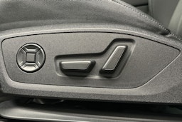 valkoinen Audi Q6 e-tron 2024 kuva 15.