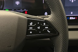 valkoinen Audi Q6 e-tron 2024 kuva 19.