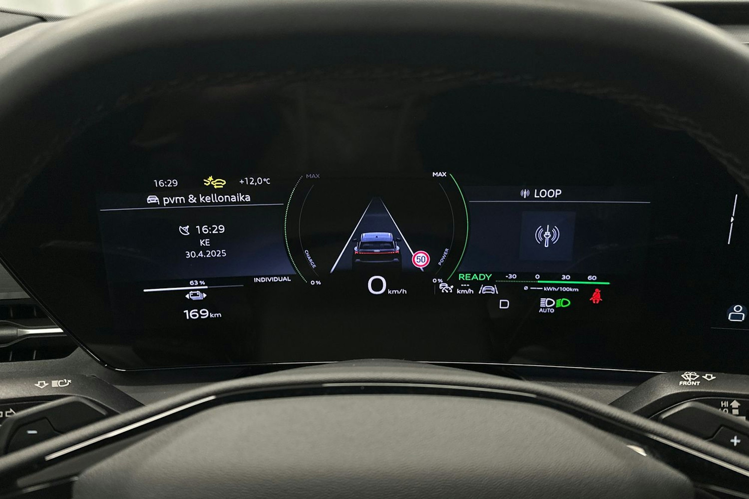 valkoinen Audi Q6 e-tron 2024 kuva 20.
