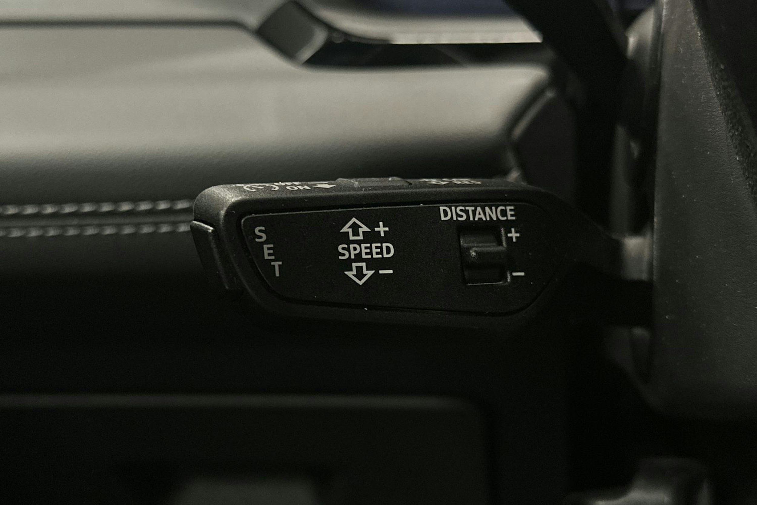 valkoinen Audi Q6 e-tron 2024 kuva 21.