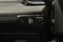 valkoinen Audi Q6 e-tron 2024 kuva 21.