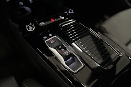 valkoinen Audi Q6 e-tron 2024 kuva 22.