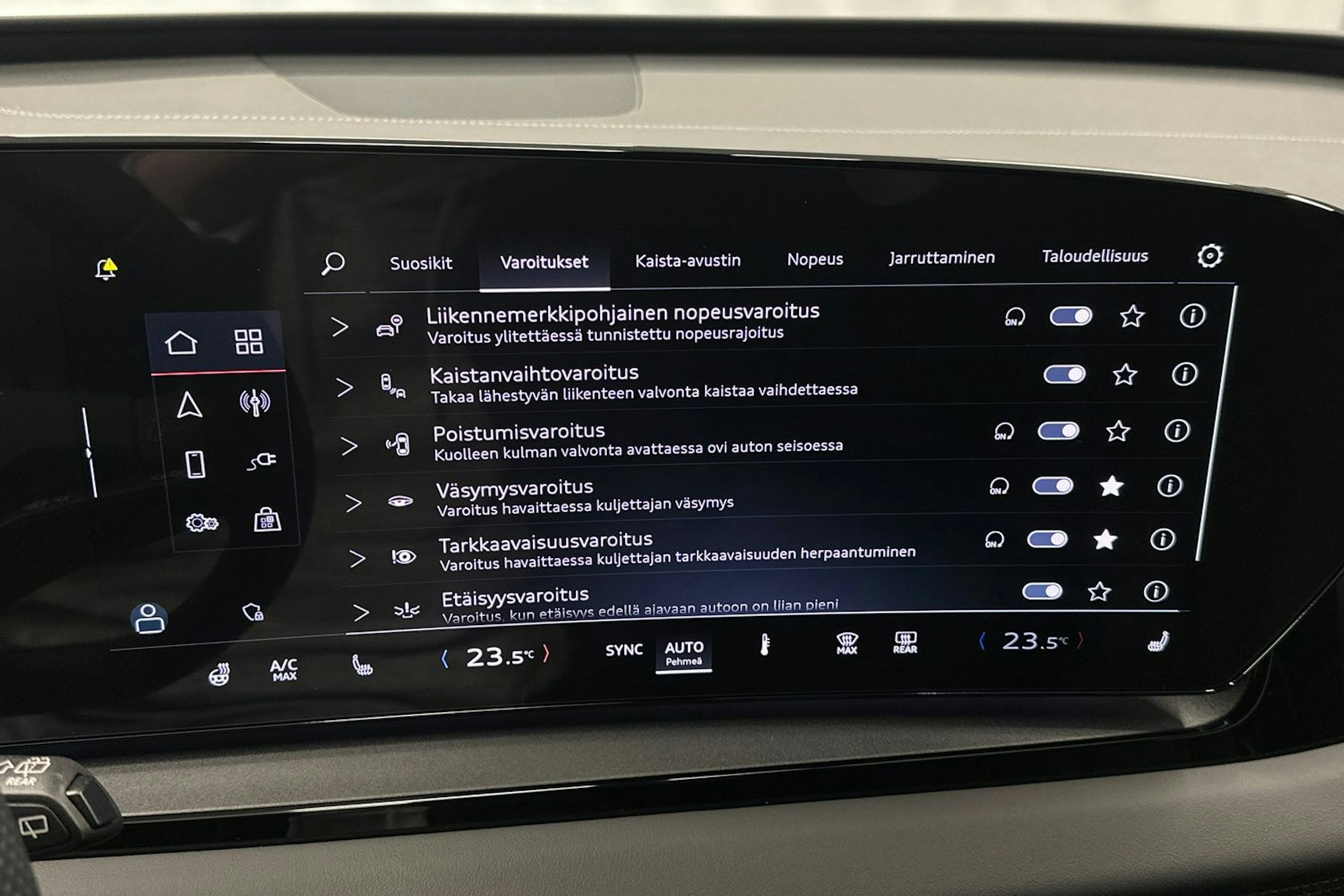 valkoinen Audi Q6 e-tron 2024 kuva 26.