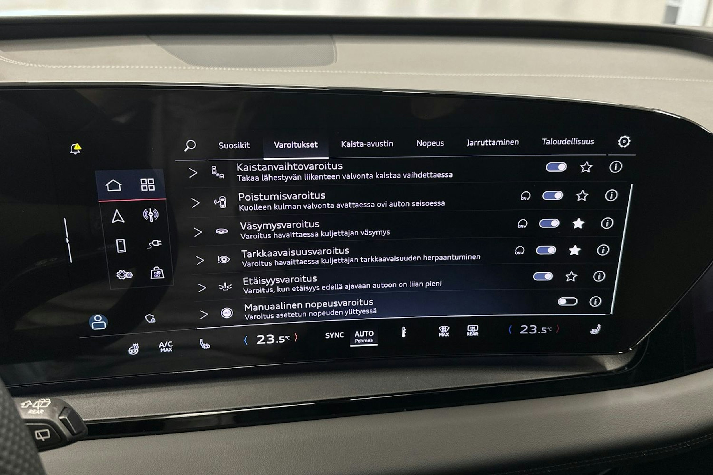 valkoinen Audi Q6 e-tron 2024 kuva 27.