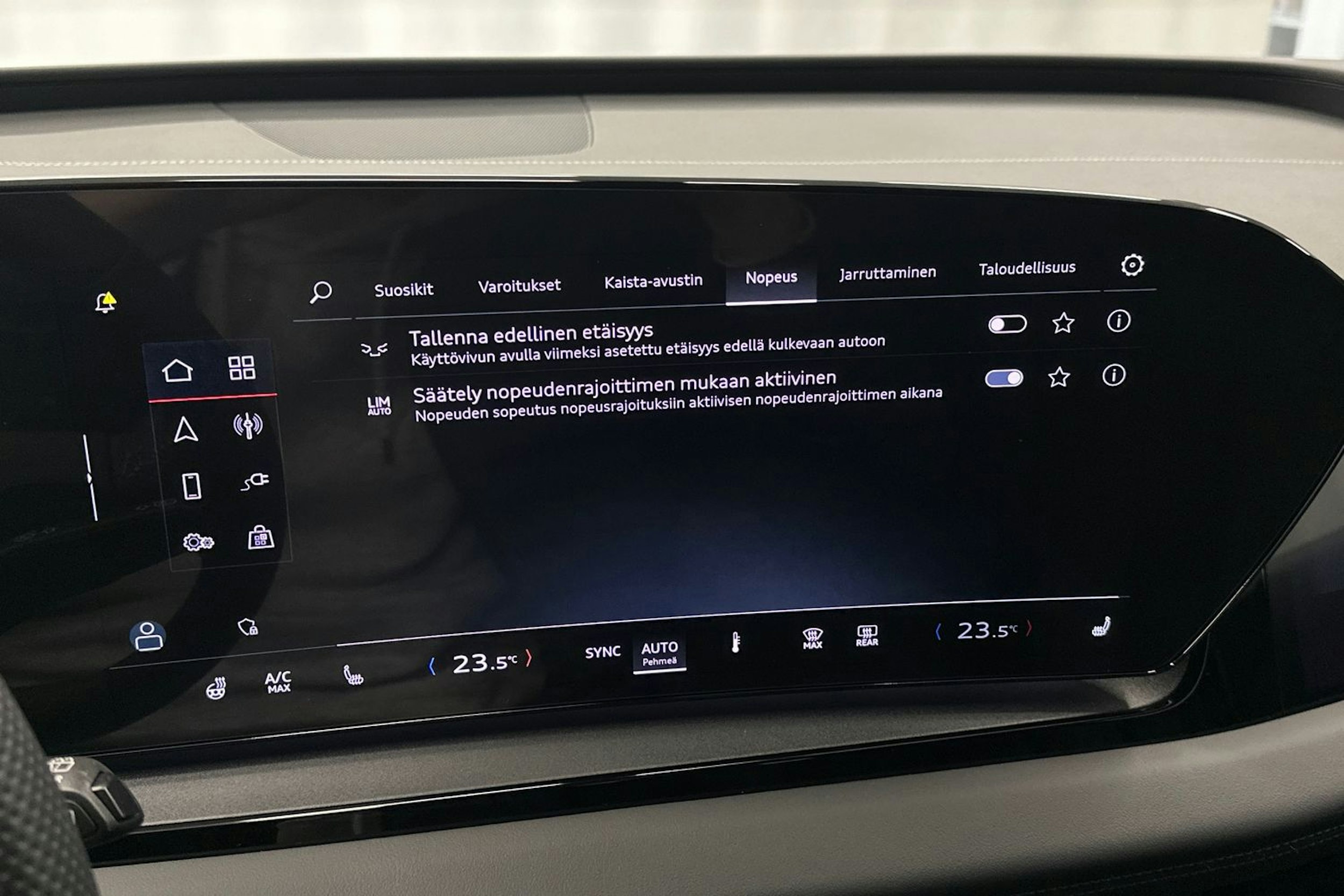 valkoinen Audi Q6 e-tron 2024 kuva 29.