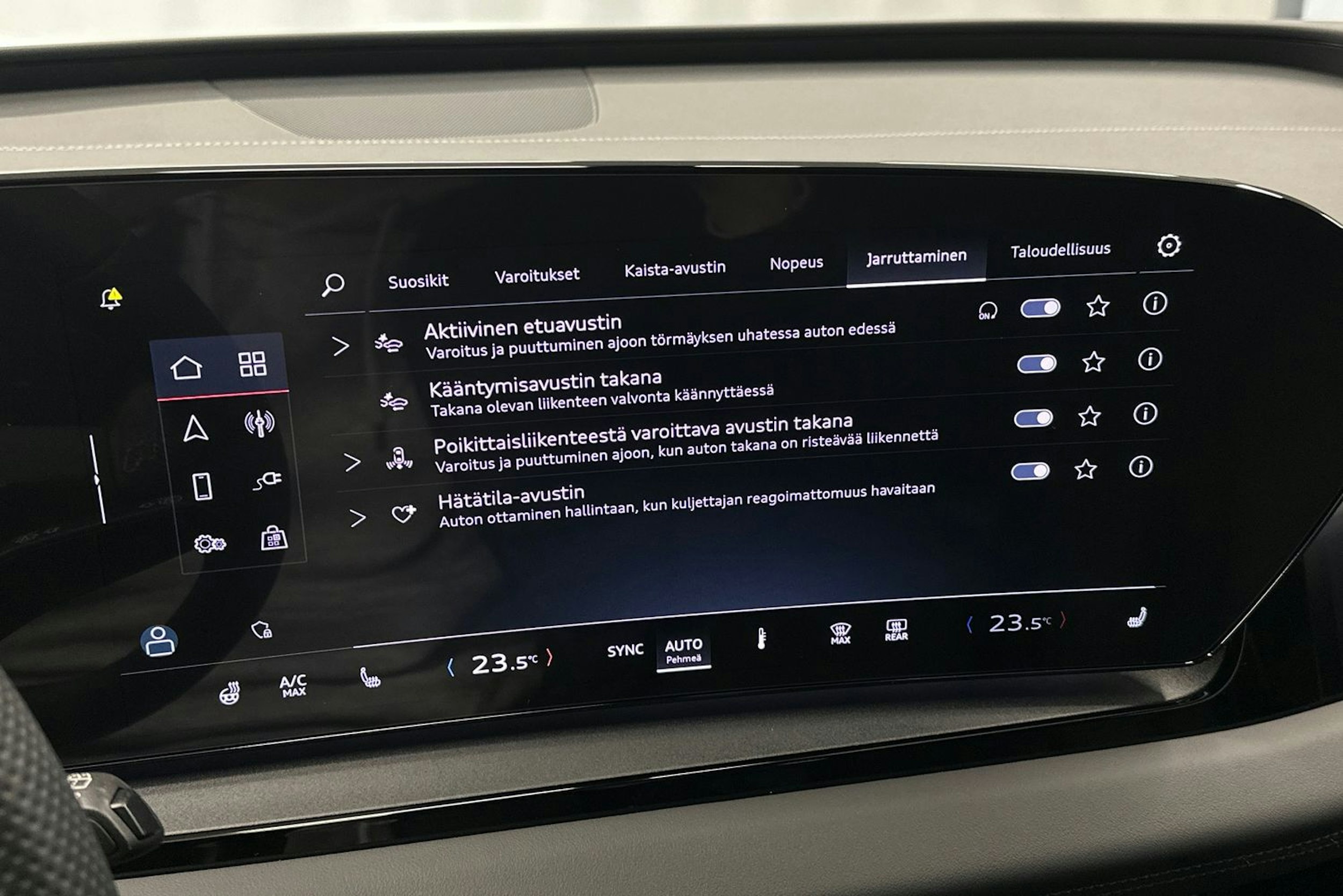 valkoinen Audi Q6 e-tron 2024 kuva 30.