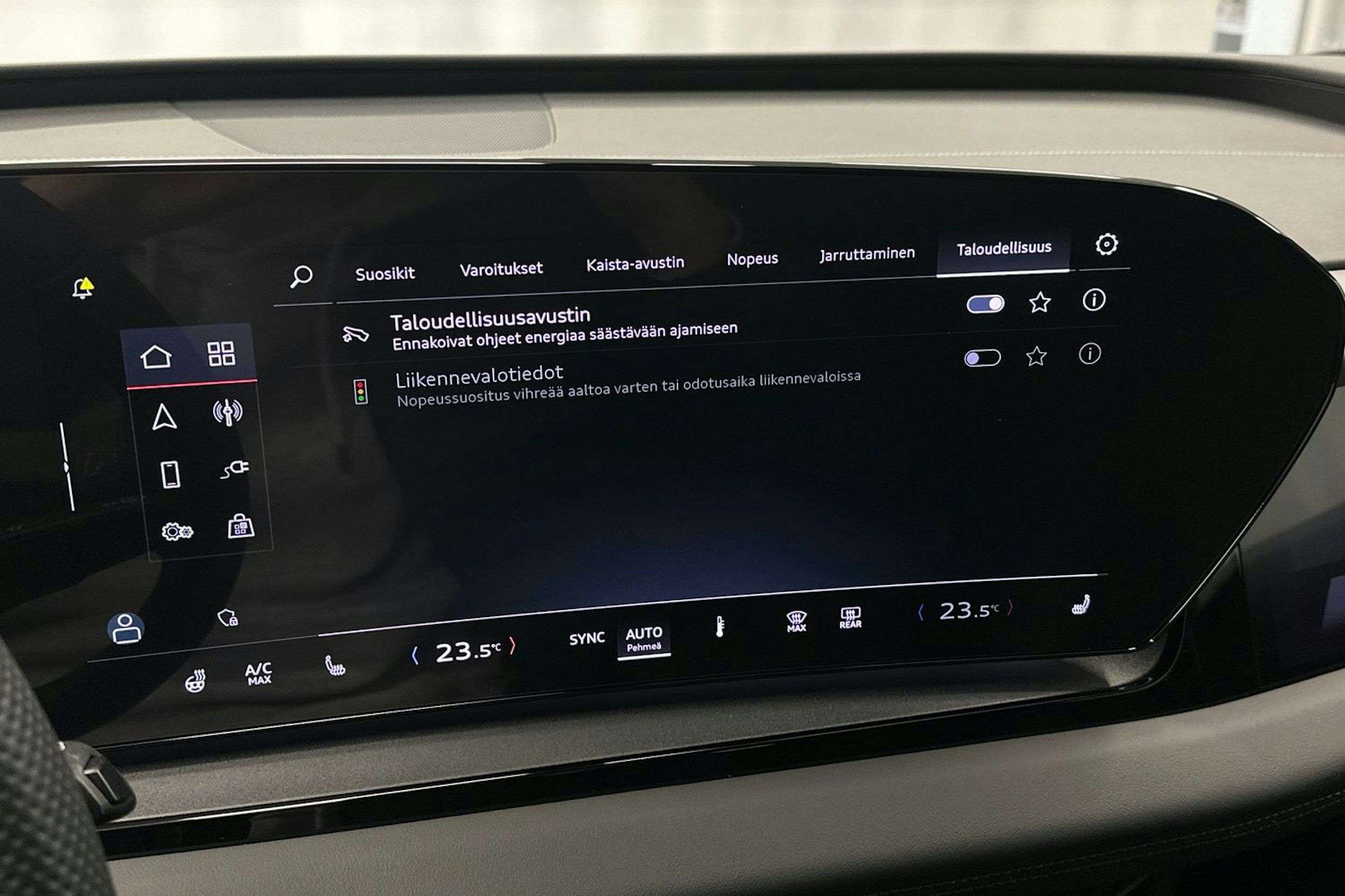 valkoinen Audi Q6 e-tron 2024 kuva 31.