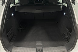 valkoinen Audi Q6 e-tron 2024 kuva 32.