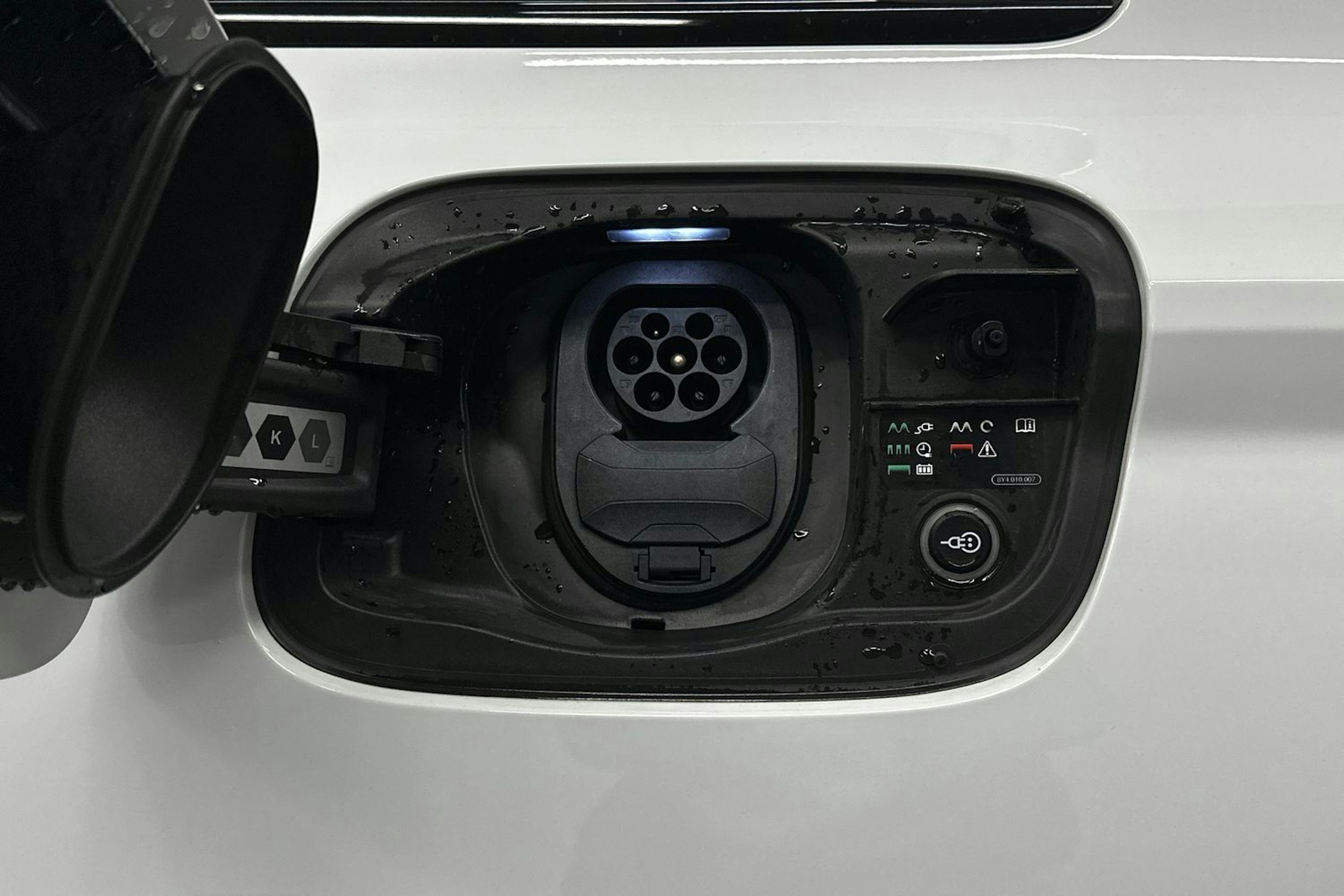 valkoinen Audi Q6 e-tron 2024 kuva 34.