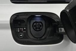 valkoinen Audi Q6 e-tron 2024 kuva 35.
