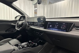 valkoinen Audi Q6 e-tron 2024 kuva 36.