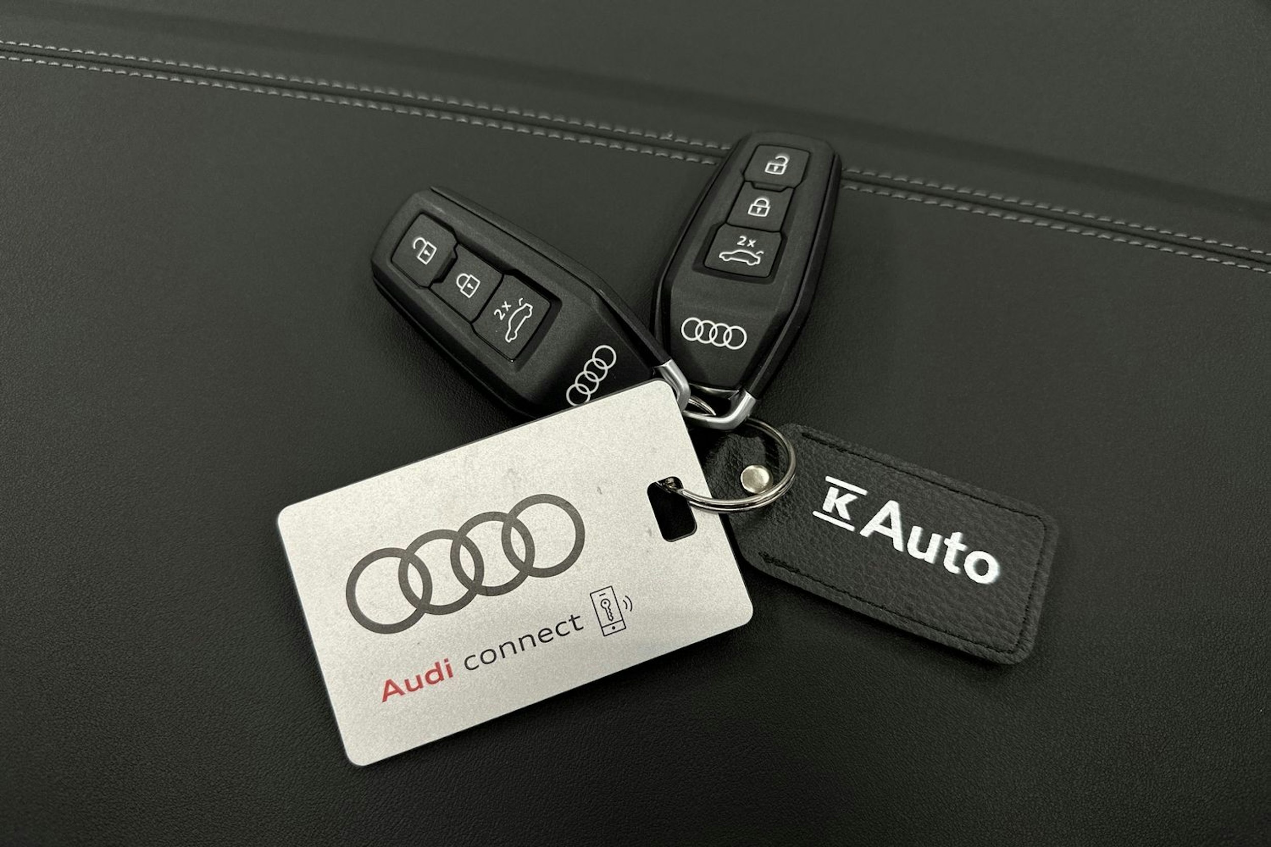valkoinen Audi Q6 e-tron 2024 kuva 37.