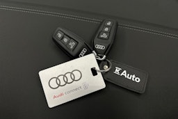 valkoinen Audi Q6 e-tron 2024 kuva 37.