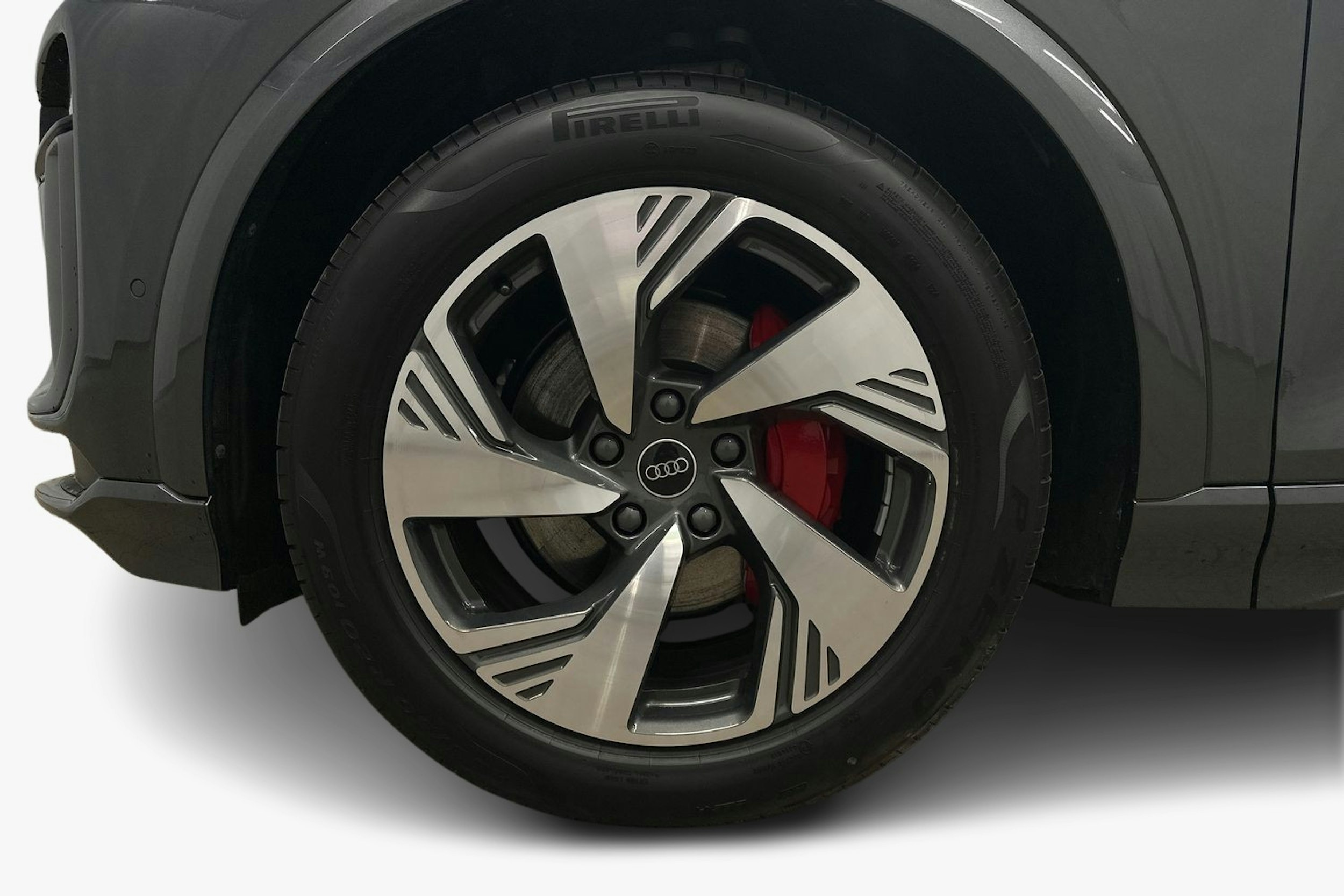 harmaa Audi Q6 e-tron 2024 kuva 11.