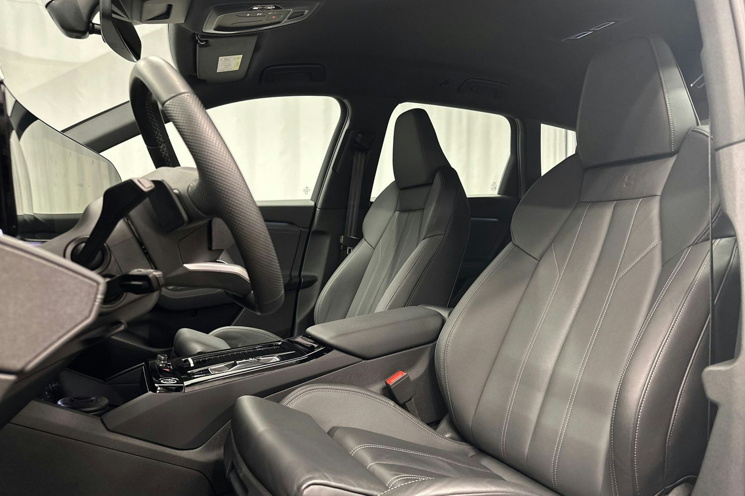 harmaa Audi Q6 e-tron 2024 kuva 15.