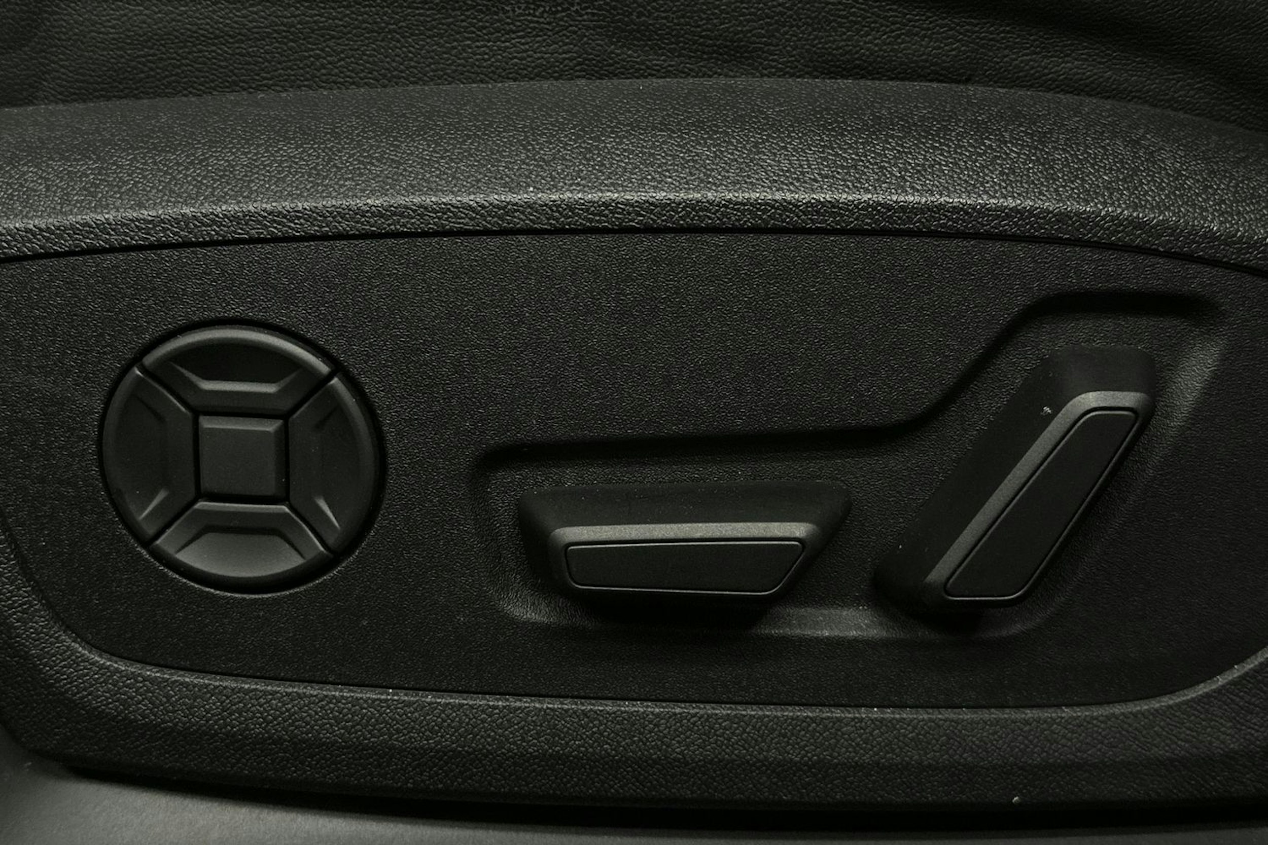 harmaa Audi Q6 e-tron 2024 kuva 16.