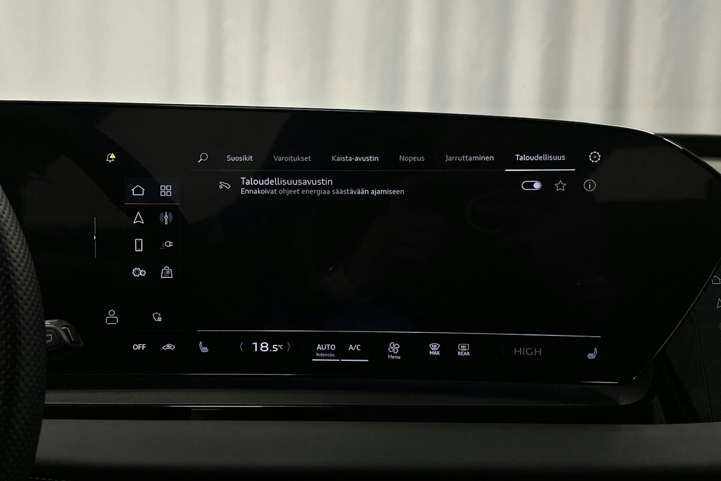 harmaa Audi Q6 e-tron 2024 kuva 32.