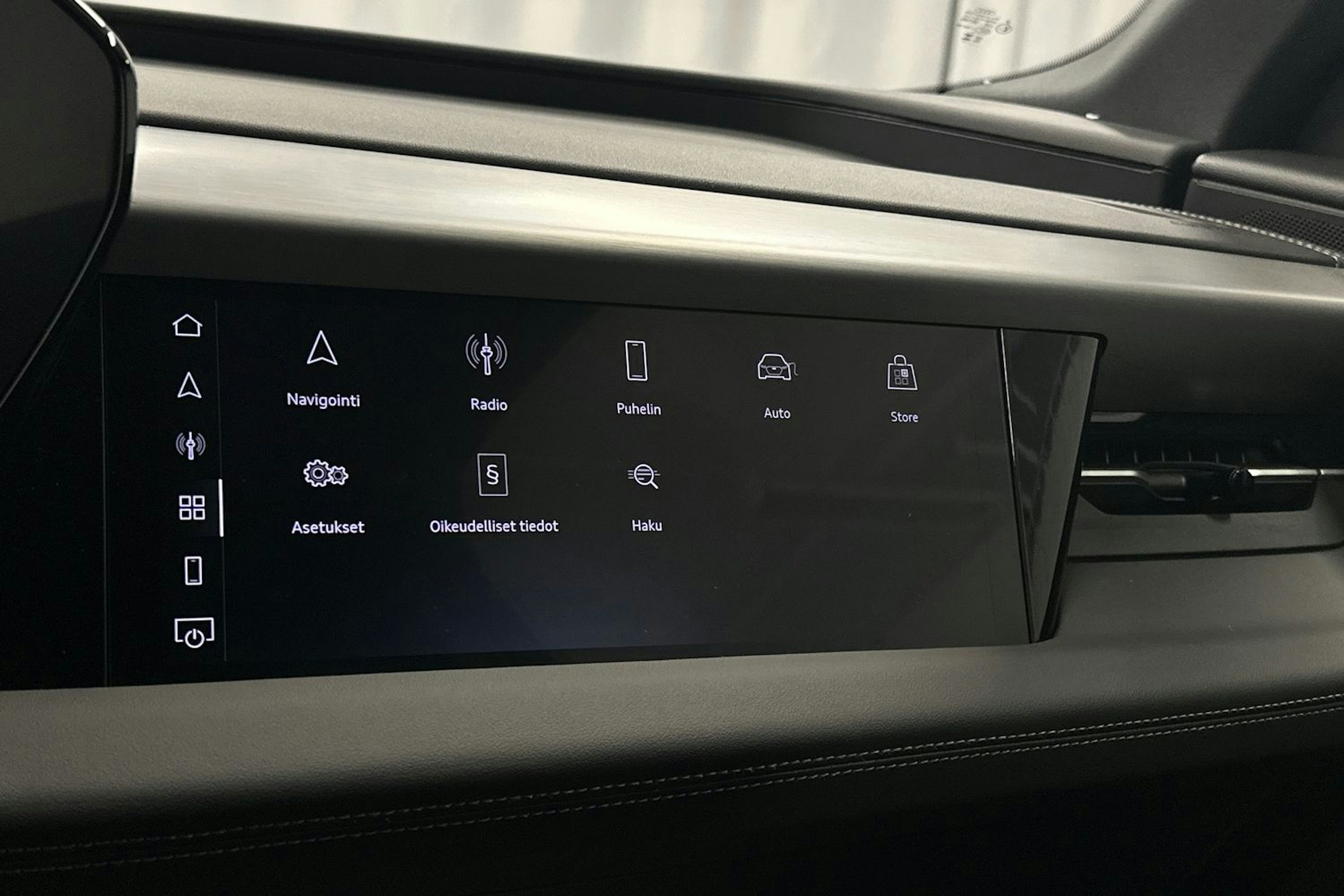 harmaa Audi Q6 e-tron 2024 kuva 37.