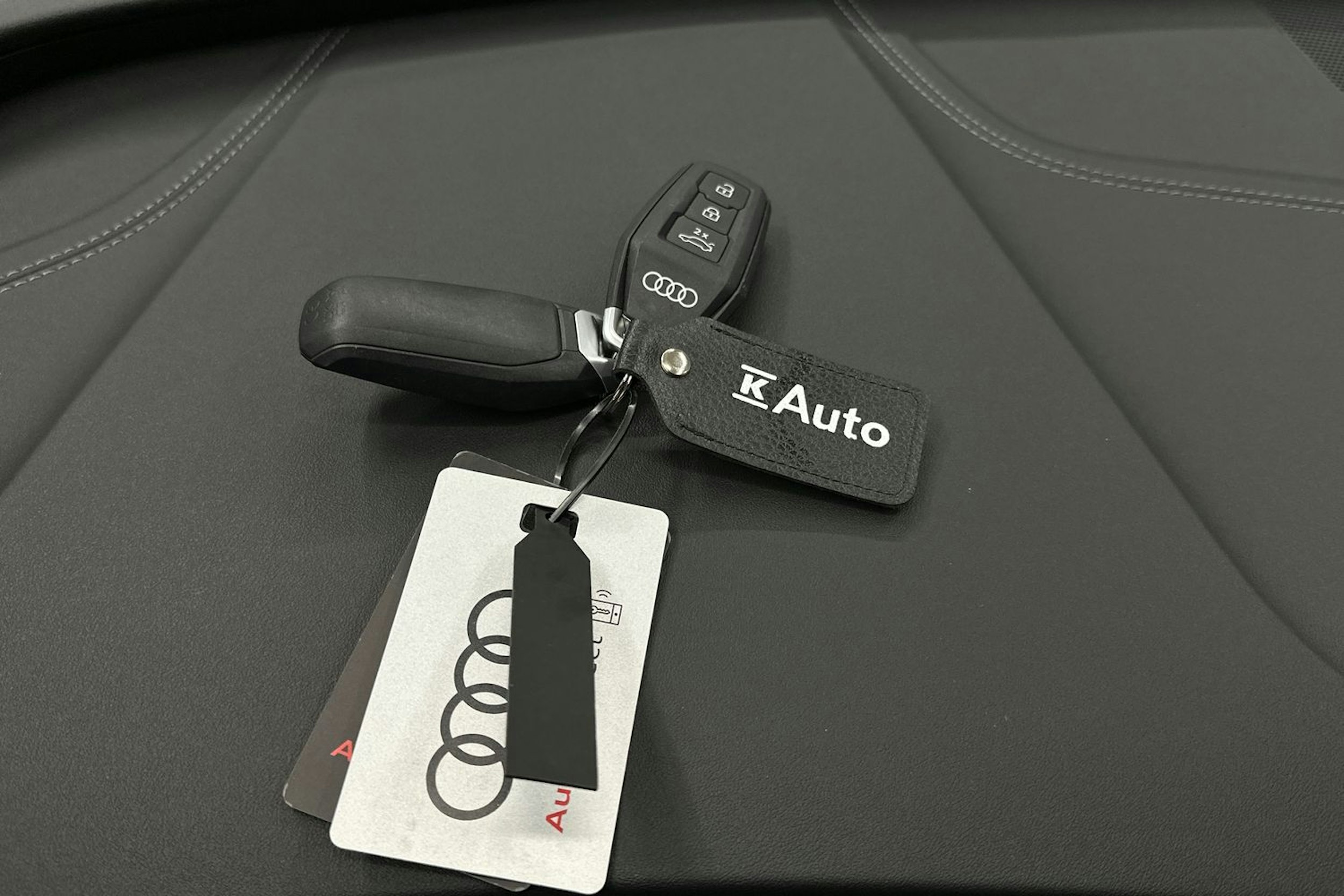 harmaa Audi Q6 e-tron 2024 kuva 41.