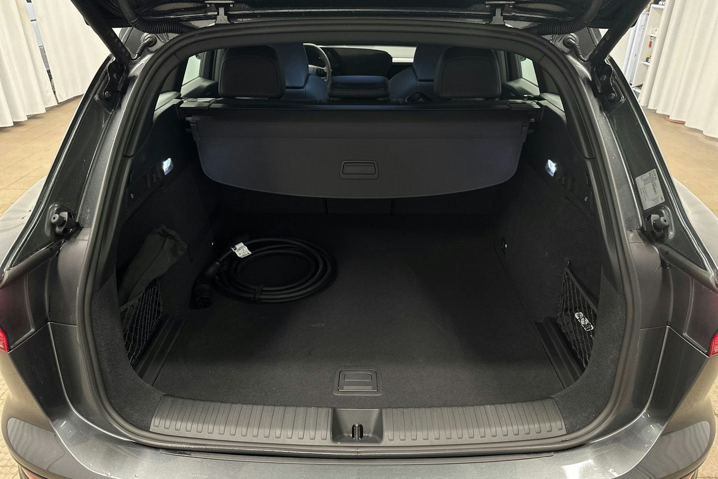 harmaa Audi Q6 e-tron 2024 kuva 42.