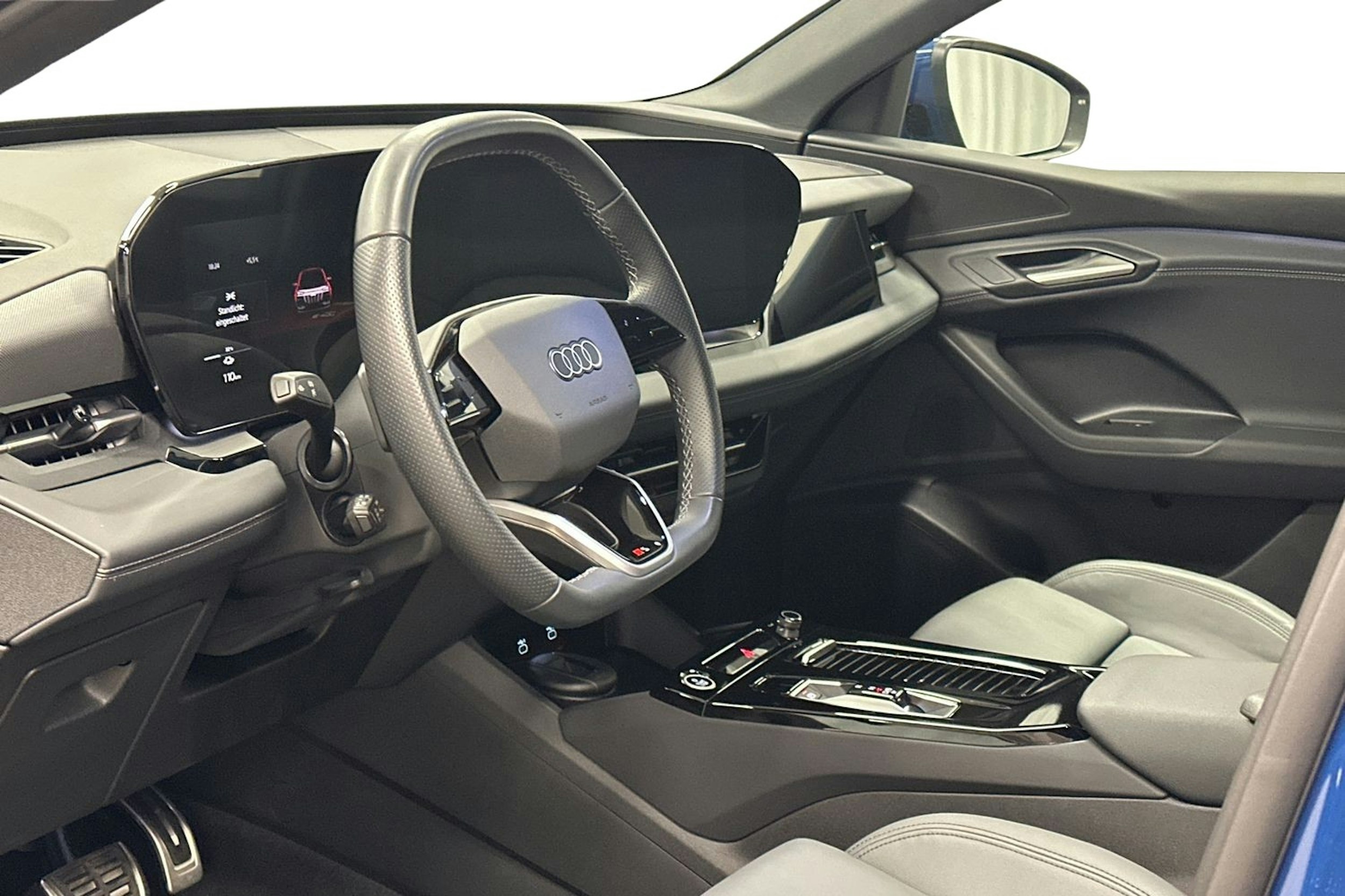 sininen Audi Q6 e-tron 2024 kuva 7.