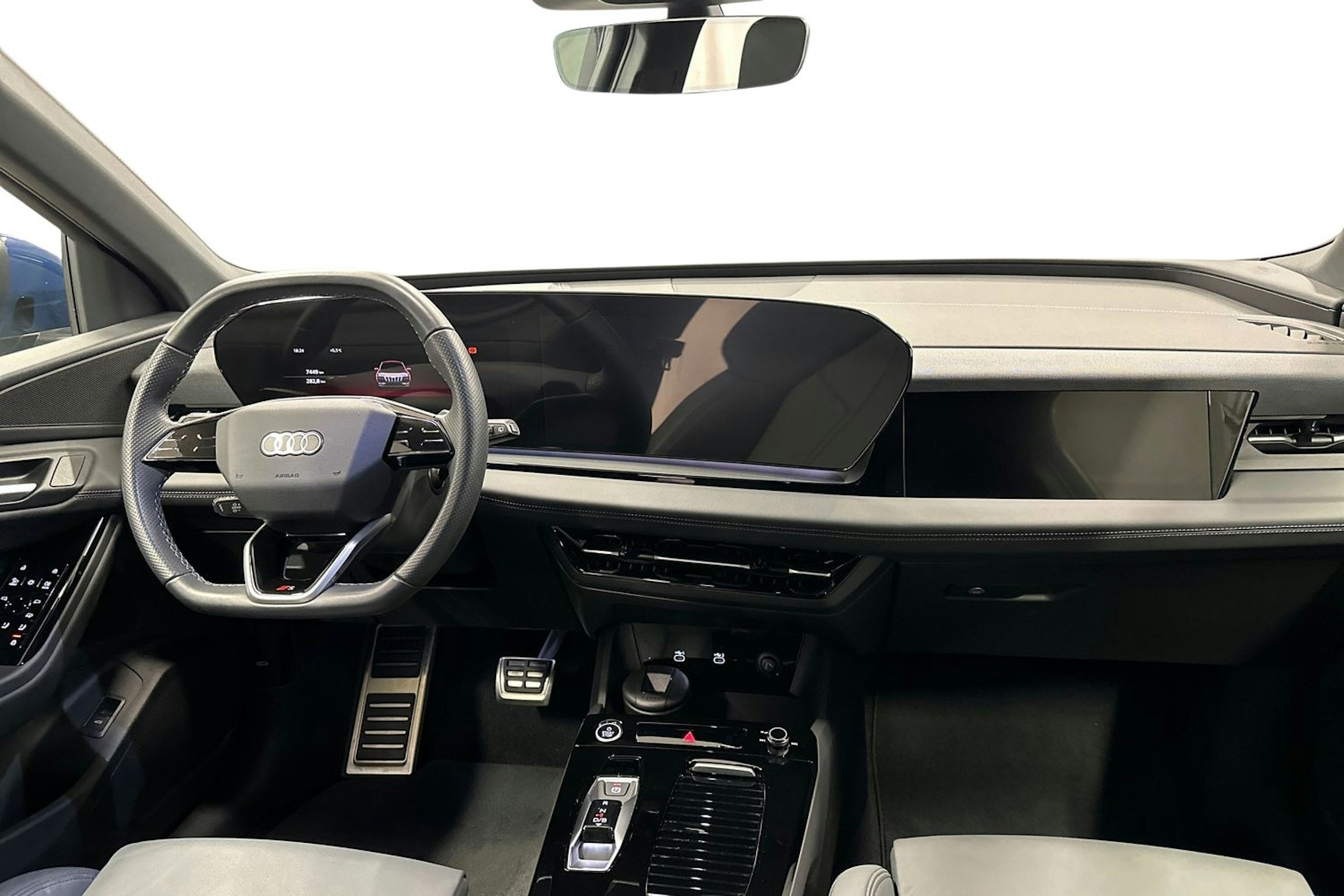 sininen Audi Q6 e-tron 2024 kuva 9.