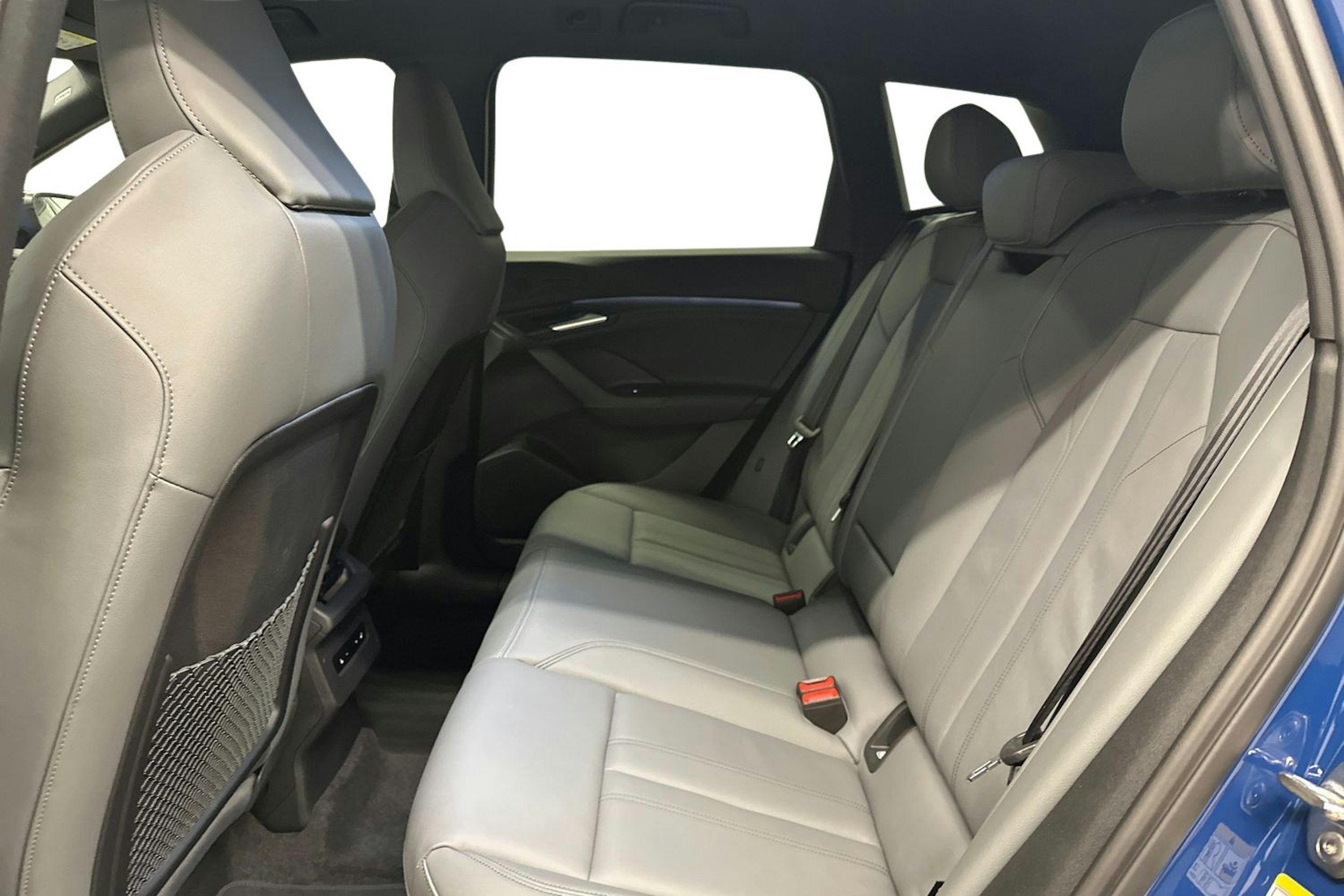 sininen Audi Q6 e-tron 2024 kuva 10.