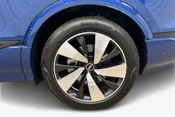 sininen Audi Q6 e-tron 2024 kuva 11.