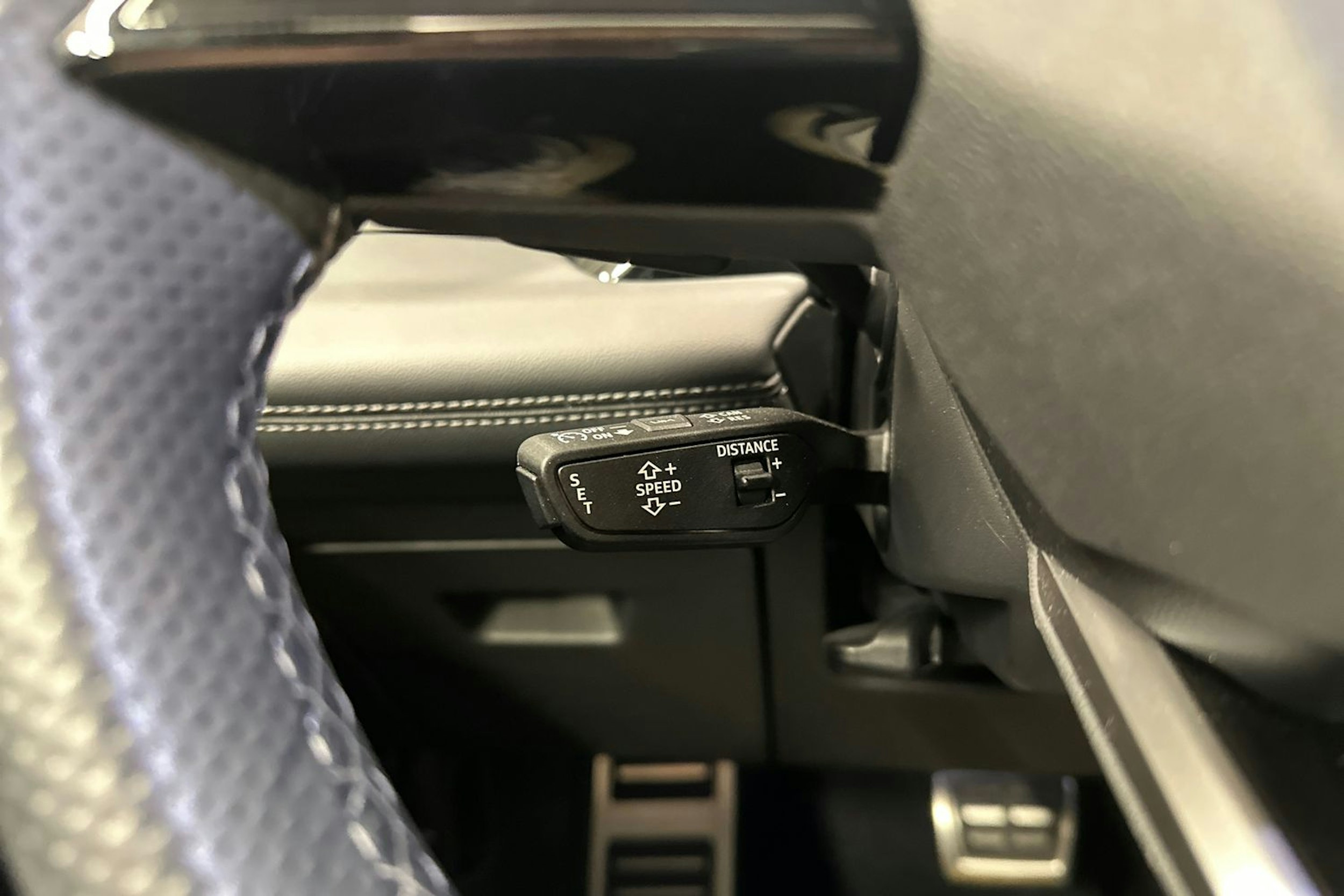 sininen Audi Q6 e-tron 2024 kuva 14.