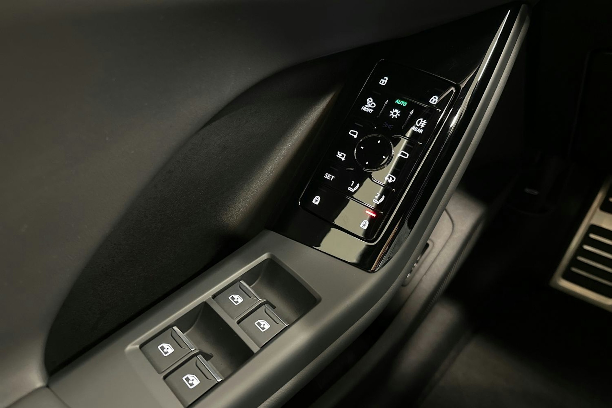 sininen Audi Q6 e-tron 2024 kuva 15.