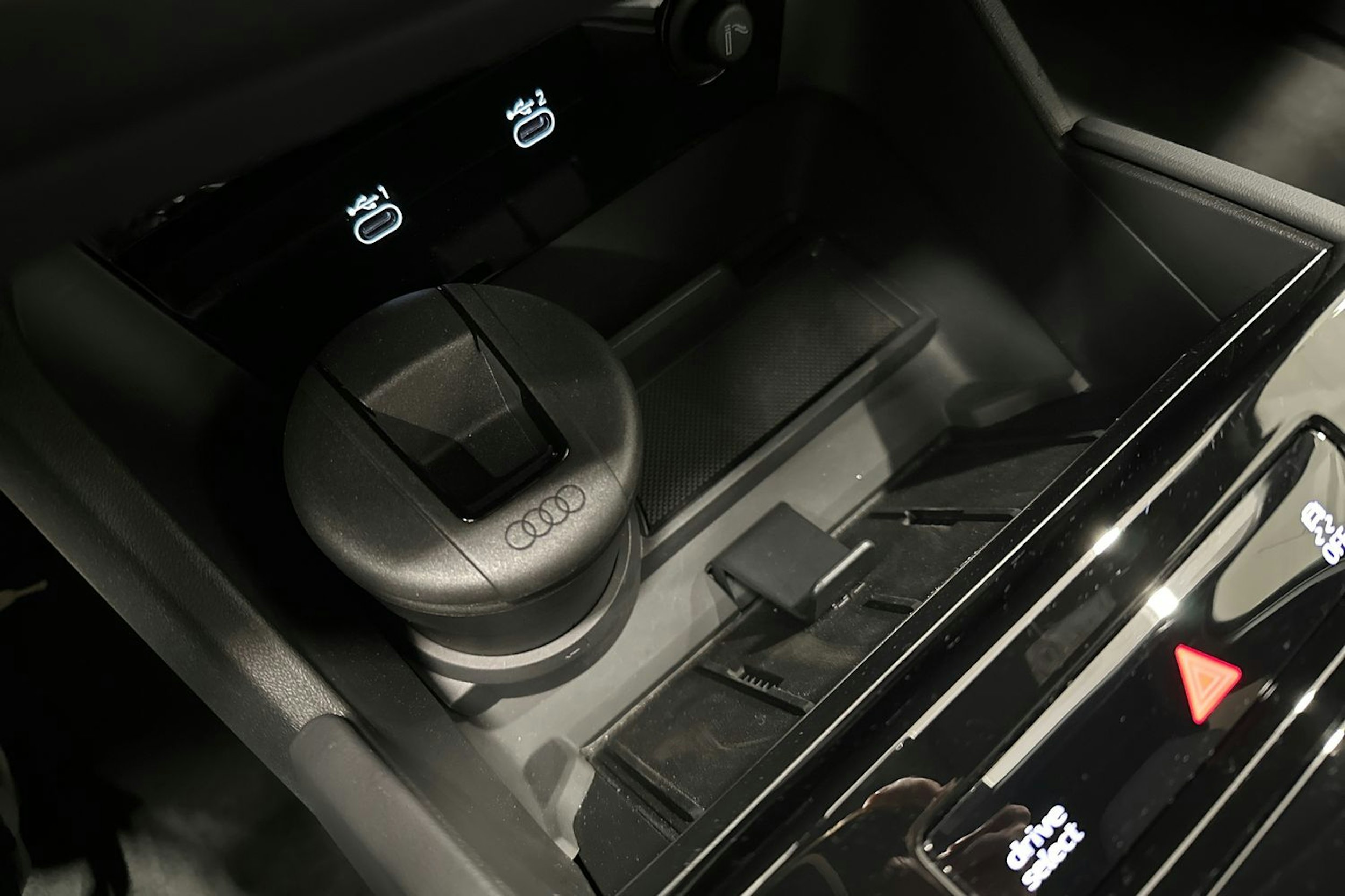 sininen Audi Q6 e-tron 2024 kuva 21.
