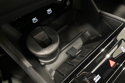 sininen Audi Q6 e-tron 2024 kuva 21.