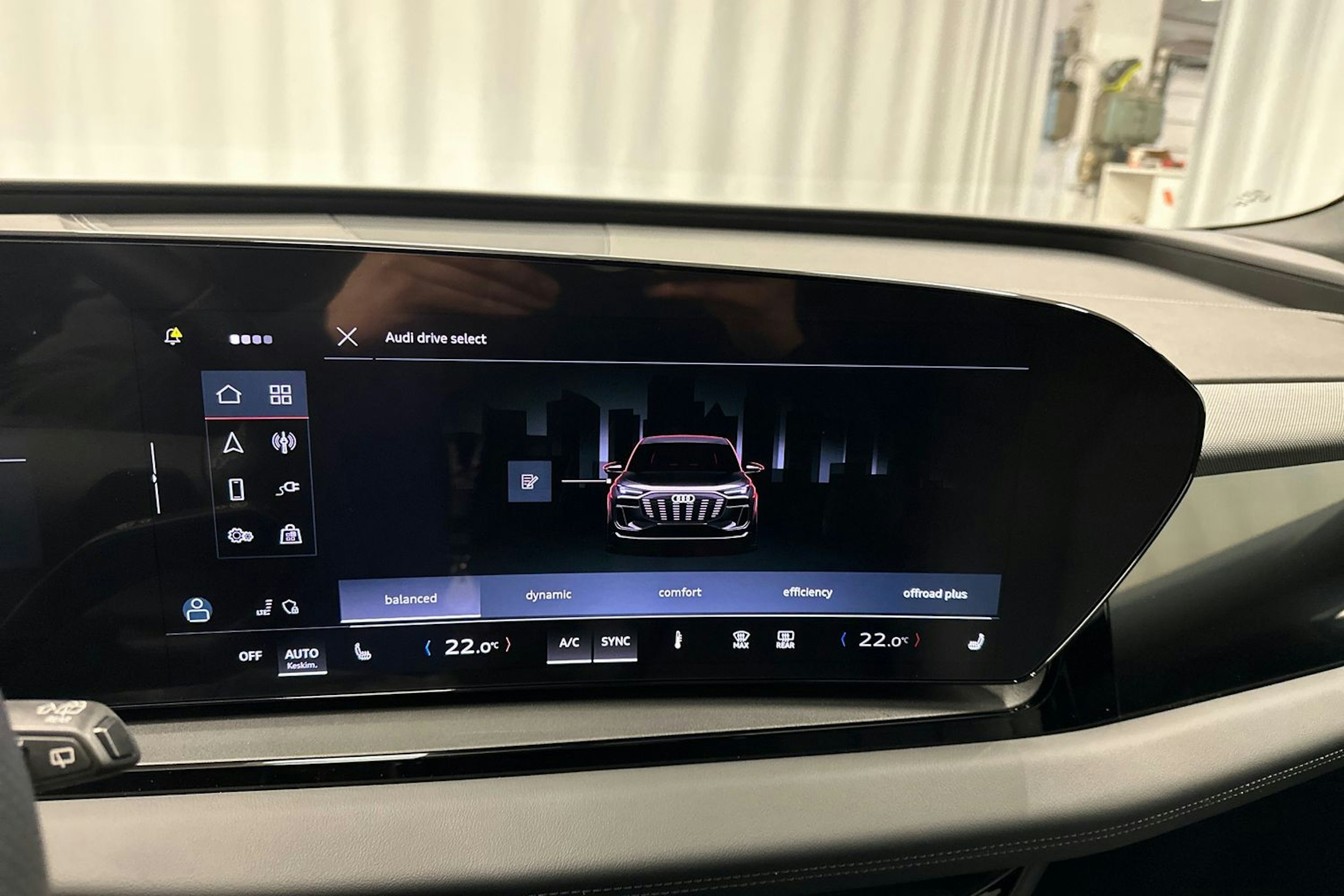 sininen Audi Q6 e-tron 2024 kuva 22.