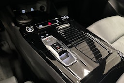 sininen Audi Q6 e-tron 2024 kuva 23.