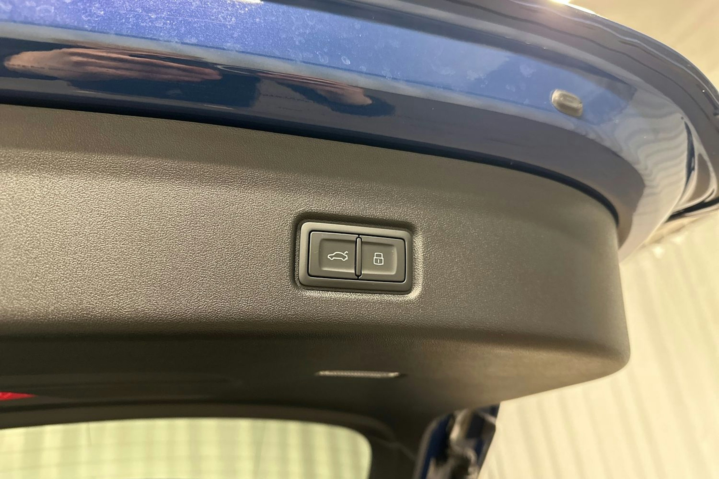 sininen Audi Q6 e-tron 2024 kuva 28.